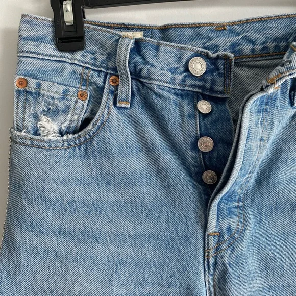 Levi's 501 Crop Jean in Diamond - Picture 3 of 11